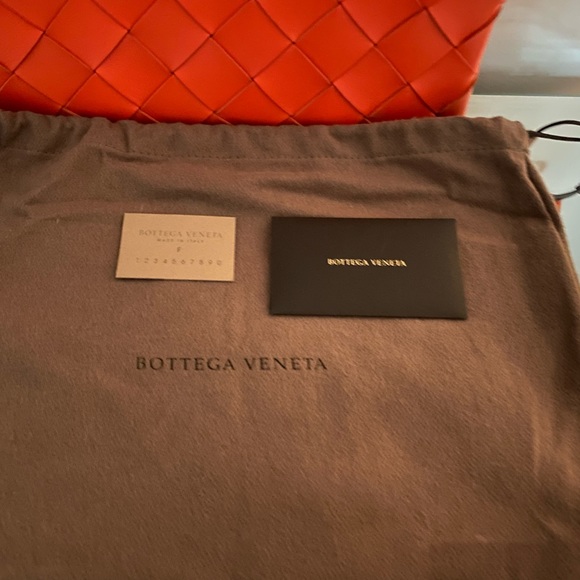 NEW BOTTEGA VENETA clutch/wristlet - Picture 11 of 11